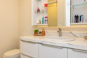 Casa em Condomínio à venda com 162m², 4 dormitórios, 2 suítes, 2 vagas, no bairro Vila Nova em PORTO ALEGRE