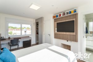 Casa em Condomínio à venda com 162m², 4 dormitórios, 2 suítes, 2 vagas, no bairro Vila Nova em PORTO ALEGRE