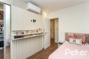 Casa em Condomínio à venda com 162m², 4 dormitórios, 2 suítes, 2 vagas, no bairro Vila Nova em PORTO ALEGRE