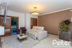 Casa à venda com 262m², 3 dormitórios, 1 suíte, 4 vagas, no bairro Ipanema em Porto Alegre