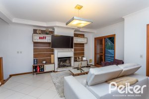 Casa à venda com 262m², 3 dormitórios, 1 suíte, 4 vagas, no bairro Ipanema em Porto Alegre