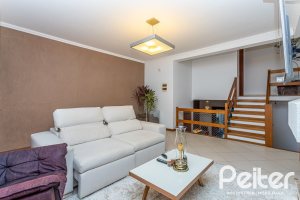 Casa à venda com 262m², 3 dormitórios, 1 suíte, 4 vagas, no bairro Ipanema em Porto Alegre