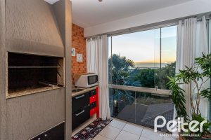 Casa à venda com 262m², 3 dormitórios, 1 suíte, 4 vagas, no bairro Ipanema em Porto Alegre