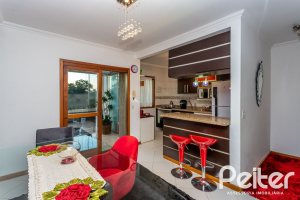 Casa à venda com 262m², 3 dormitórios, 1 suíte, 4 vagas, no bairro Ipanema em Porto Alegre