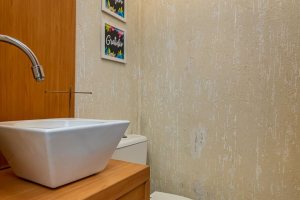 Casa à venda com 262m², 3 dormitórios, 1 suíte, 4 vagas, no bairro Ipanema em Porto Alegre