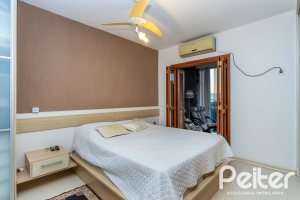 Casa à venda com 262m², 3 dormitórios, 1 suíte, 4 vagas, no bairro Ipanema em Porto Alegre