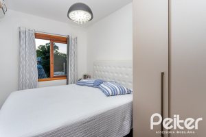 Casa à venda com 262m², 3 dormitórios, 1 suíte, 4 vagas, no bairro Ipanema em Porto Alegre