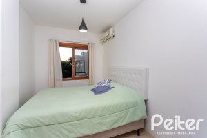 Casa à venda com 262m², 3 dormitórios, 1 suíte, 4 vagas, no bairro Ipanema em Porto Alegre