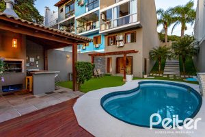 Casa à venda com 262m², 3 dormitórios, 1 suíte, 4 vagas, no bairro Ipanema em Porto Alegre