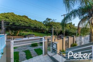 Casa à venda com 262m², 3 dormitórios, 1 suíte, 4 vagas, no bairro Ipanema em Porto Alegre