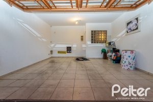 Casa à venda com 262m², 3 dormitórios, 1 suíte, 4 vagas, no bairro Ipanema em Porto Alegre