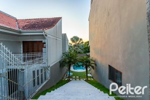 Casa à venda com 262m², 3 dormitórios, 1 suíte, 4 vagas, no bairro Ipanema em Porto Alegre