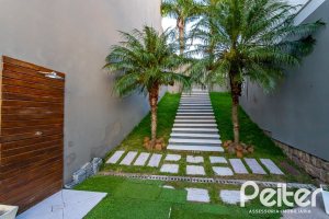 Casa à venda com 262m², 3 dormitórios, 1 suíte, 4 vagas, no bairro Ipanema em Porto Alegre