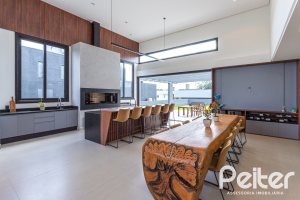 Casa em Condomínio à venda com 270m², 3 dormitórios, 3 suítes, 3 vagas, no bairro Alphaville em PORTO ALEGRE