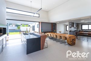 Casa em Condomínio à venda com 270m², 3 dormitórios, 3 suítes, 3 vagas, no bairro Alphaville em PORTO ALEGRE