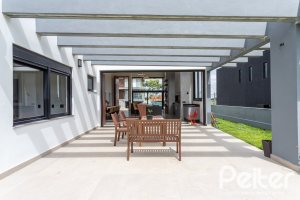 Casa em Condomínio à venda com 270m², 3 dormitórios, 3 suítes, 3 vagas, no bairro Alphaville em PORTO ALEGRE