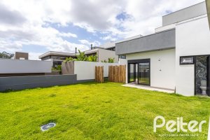 Casa em Condomínio à venda com 270m², 3 dormitórios, 3 suítes, 3 vagas, no bairro Alphaville em PORTO ALEGRE