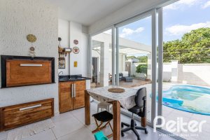 Casa em Condomínio à venda com 245m², 3 dormitórios, 3 suítes, 4 vagas, no bairro Mountain Ville em PORTO ALEGRE