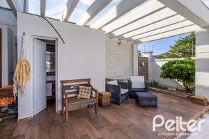 Casa em Condomínio à venda com 245m², 3 dormitórios, 3 suítes, 4 vagas, no bairro Mountain Ville em PORTO ALEGRE