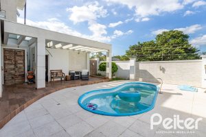 Casa em Condomínio à venda com 245m², 3 dormitórios, 3 suítes, 4 vagas, no bairro Mountain Ville em PORTO ALEGRE