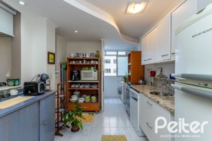 Apartamento à venda com 79m², 3 dormitórios, no bairro Cristal em Porto Alegre