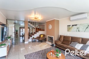 Casa à venda com 370m², 4 dormitórios, 4 suítes, 2 vagas, no bairro Tristeza em Porto Alegre