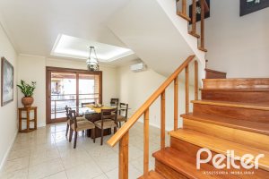 Casa à venda com 370m², 4 dormitórios, 4 suítes, 2 vagas, no bairro Tristeza em Porto Alegre