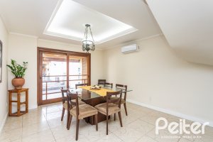 Casa à venda com 370m², 4 dormitórios, 4 suítes, 2 vagas, no bairro Tristeza em Porto Alegre