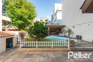 Casa à venda com 370m², 4 dormitórios, 4 suítes, 2 vagas, no bairro Tristeza em Porto Alegre