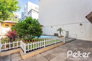 Casa à venda com 370m², 4 dormitórios, 4 suítes, 2 vagas, no bairro Tristeza em Porto Alegre