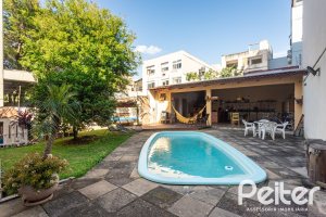 Casa à venda com 370m², 4 dormitórios, 4 suítes, 2 vagas, no bairro Tristeza em Porto Alegre