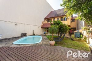 Casa à venda com 370m², 4 dormitórios, 4 suítes, 2 vagas, no bairro Tristeza em Porto Alegre