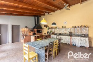 Casa à venda com 370m², 4 dormitórios, 4 suítes, 2 vagas, no bairro Tristeza em Porto Alegre