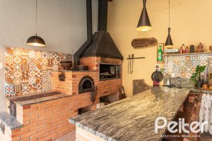 Casa à venda com 370m², 4 dormitórios, 4 suítes, 2 vagas, no bairro Tristeza em Porto Alegre