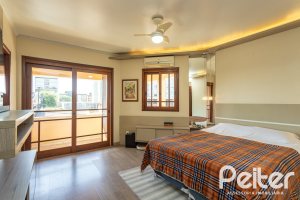 Casa à venda com 370m², 4 dormitórios, 4 suítes, 2 vagas, no bairro Tristeza em Porto Alegre