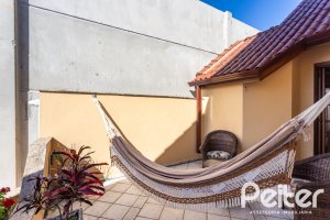 Casa à venda com 370m², 4 dormitórios, 4 suítes, 2 vagas, no bairro Tristeza em Porto Alegre