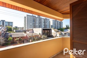 Casa à venda com 370m², 4 dormitórios, 4 suítes, 2 vagas, no bairro Tristeza em Porto Alegre