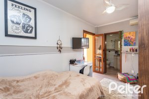Casa à venda com 370m², 4 dormitórios, 4 suítes, 2 vagas, no bairro Tristeza em Porto Alegre