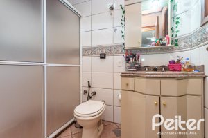 Casa à venda com 370m², 4 dormitórios, 4 suítes, 2 vagas, no bairro Tristeza em Porto Alegre