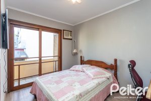 Casa à venda com 370m², 4 dormitórios, 4 suítes, 2 vagas, no bairro Tristeza em Porto Alegre