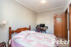 Casa à venda com 370m², 4 dormitórios, 4 suítes, 2 vagas, no bairro Tristeza em Porto Alegre