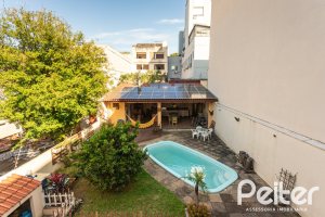 Casa à venda com 370m², 4 dormitórios, 4 suítes, 2 vagas, no bairro Tristeza em Porto Alegre
