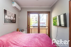 Casa à venda com 370m², 4 dormitórios, 4 suítes, 2 vagas, no bairro Tristeza em Porto Alegre
