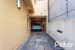 Casa à venda com 370m², 4 dormitórios, 4 suítes, 2 vagas, no bairro Tristeza em Porto Alegre