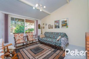 Casa à venda com 180m², 3 dormitórios, 1 suíte, 2 vagas, no bairro Ipanema em Porto Alegre