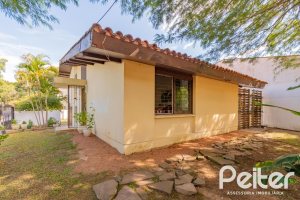 Casa à venda com 180m², 3 dormitórios, 1 suíte, 2 vagas, no bairro Ipanema em Porto Alegre