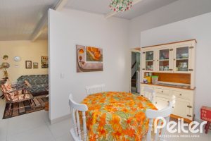 Casa à venda com 180m², 3 dormitórios, 1 suíte, 2 vagas, no bairro Ipanema em Porto Alegre