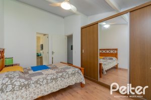 Casa à venda com 180m², 3 dormitórios, 1 suíte, 2 vagas, no bairro Ipanema em Porto Alegre