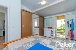 Casa à venda com 180m², 3 dormitórios, 1 suíte, 2 vagas, no bairro Ipanema em Porto Alegre