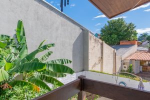 Casa à venda com 180m², 3 dormitórios, 1 suíte, 2 vagas, no bairro Ipanema em Porto Alegre